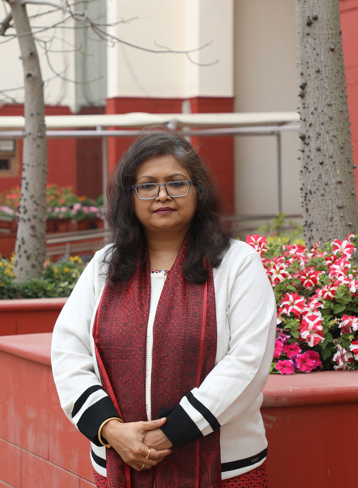 background-side-dr-ruhi-paul