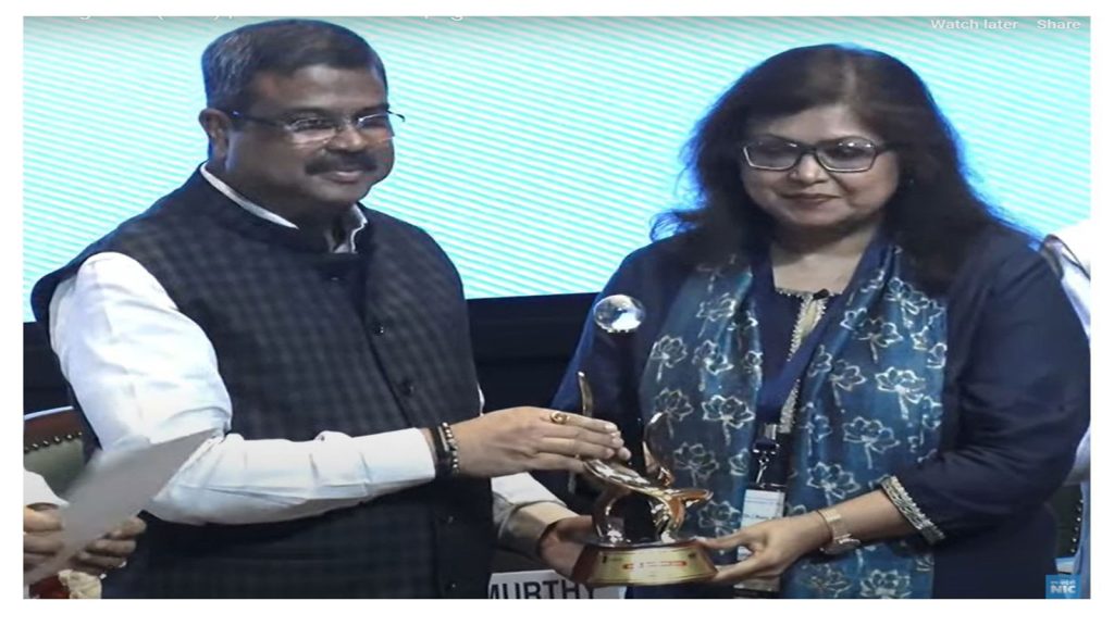 Prof. Ruhi Paul receiving NIRF-2024 Certificate Trophy